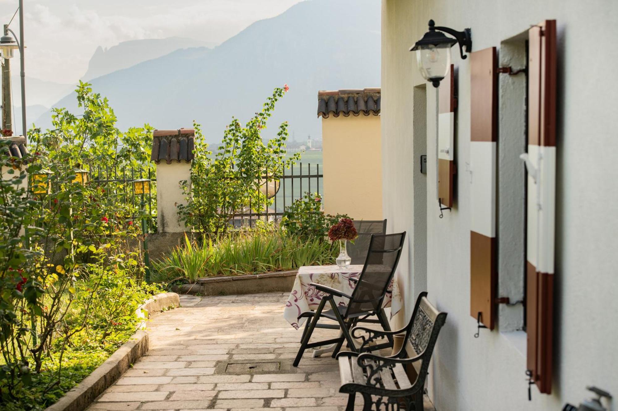 Apartments Schloss Paschbach Appiano Sulla Strada Del Vino Exterior photo